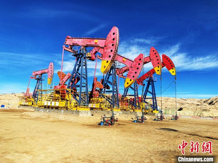 圖為青海油田采油基地。　孫睿 攝
