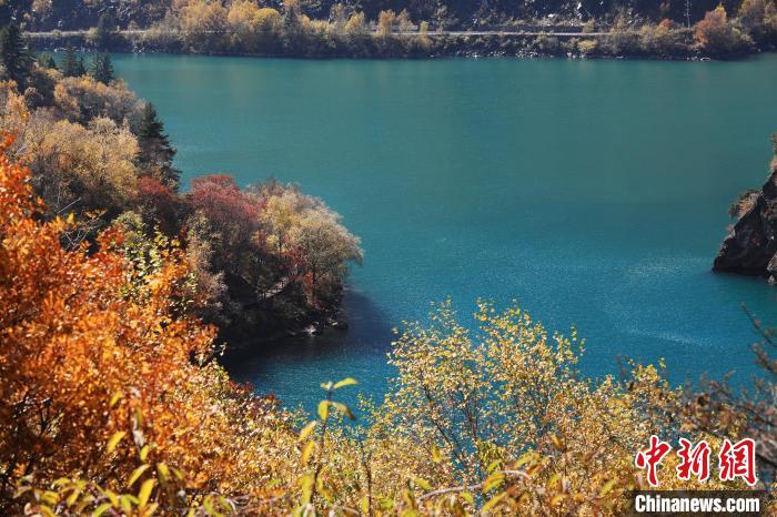 松坪溝風(fēng)光?！⑼?攝