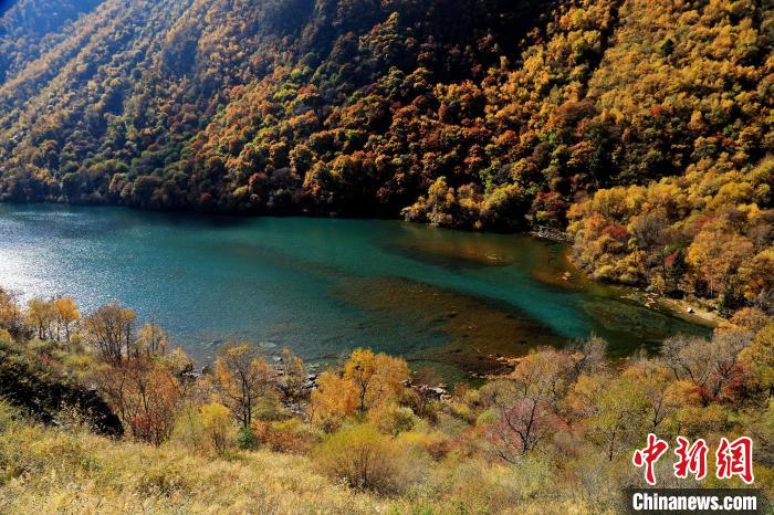 松坪溝風(fēng)光?！『吻搴?攝