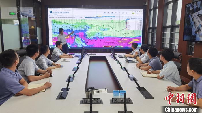 三峽梯調(diào)開展聯(lián)合會(huì)商。(資料圖) 莫祖鳳 攝