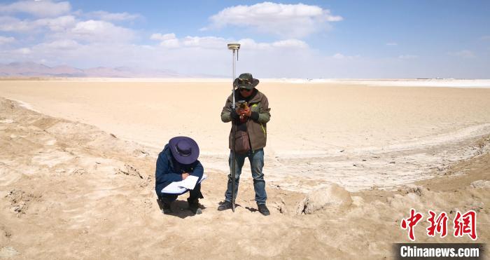 圖為鹽湖礦產(chǎn)資源國情調(diào)查。(資料圖) 柴綜院 供圖