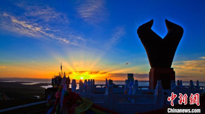 資料圖為果洛州境內(nèi)的黃河源頭牛頭碑。　果洛州委宣傳部供圖