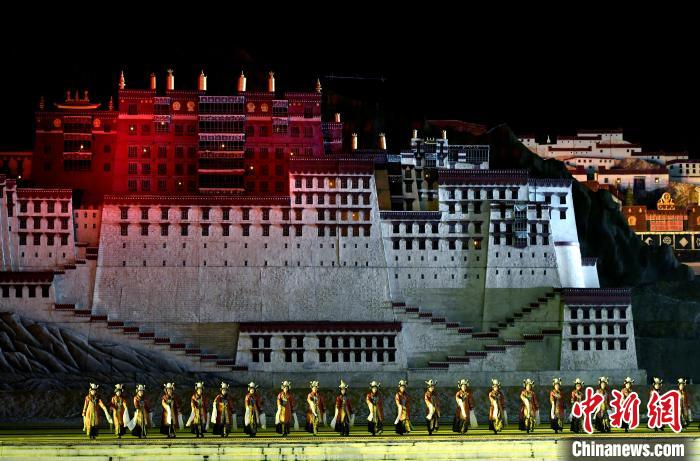 3月17日，西藏拉薩，《文成公主》大型史詩劇演出現(xiàn)場?！±盍?攝