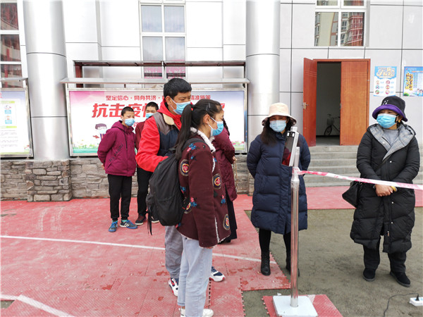 圖片默認(rèn)標(biāo)題_fororder_1、學(xué)生排隊(duì)進(jìn)入校園-攝影-左斌