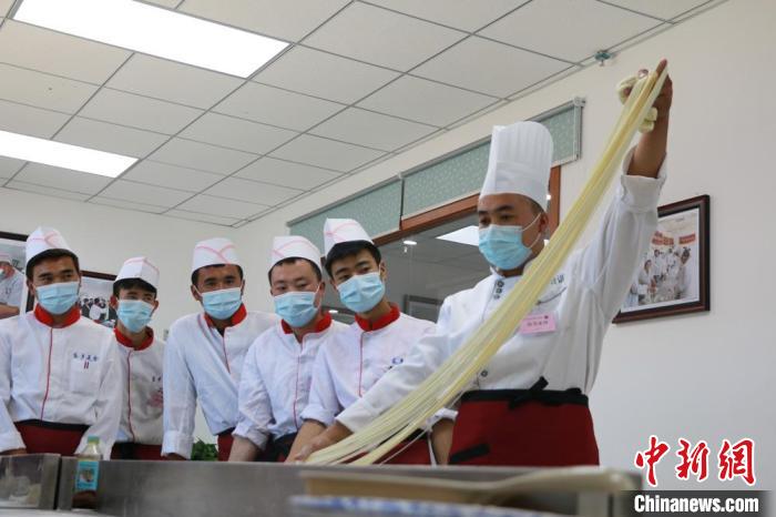 甘肅推特色企業(yè)新型學(xué)徒制培訓(xùn)：企校合作、工學(xué)交替