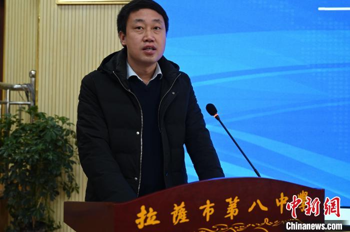 圖為城關區(qū)委副書記、區(qū)委教育工作領導小組組長汪鋒致辭。　趙朗 攝