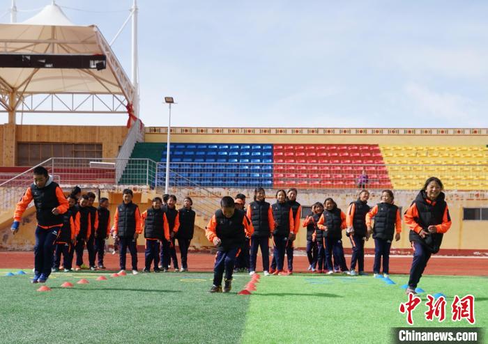 圖為孩子們正在進(jìn)行訓(xùn)練?！●R銘言 攝