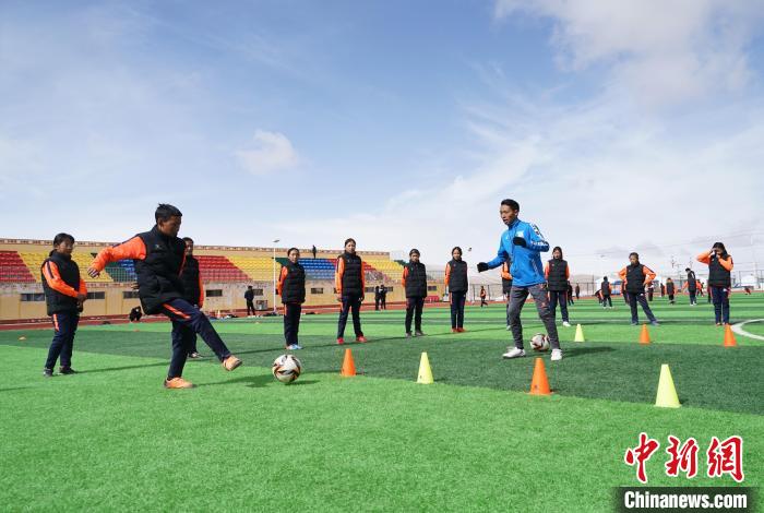 圖為孩子們正在進(jìn)行訓(xùn)練。　馬銘言 攝