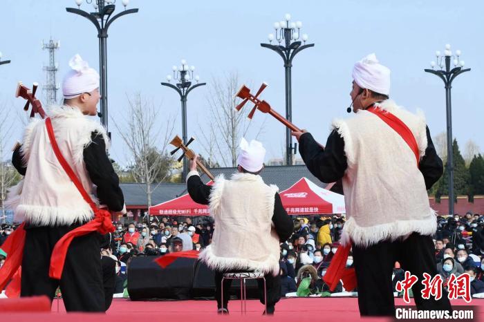 圖為陜北說書展演?！×赫赵?攝