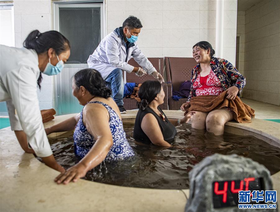 （新華全媒頭條·走向我們的小康生活·圖文互動(dòng)）（10）扎西德勒，我們的新家園——西藏易地扶貧搬遷搬出幸福美好新生活