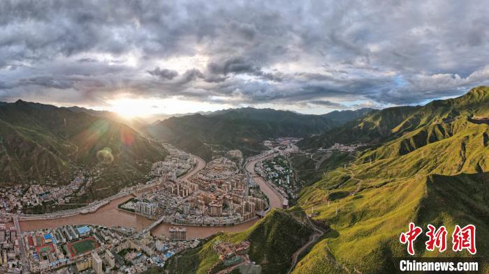 西藏昌都市3.84萬戶、19.46萬貧困人口全部脫貧