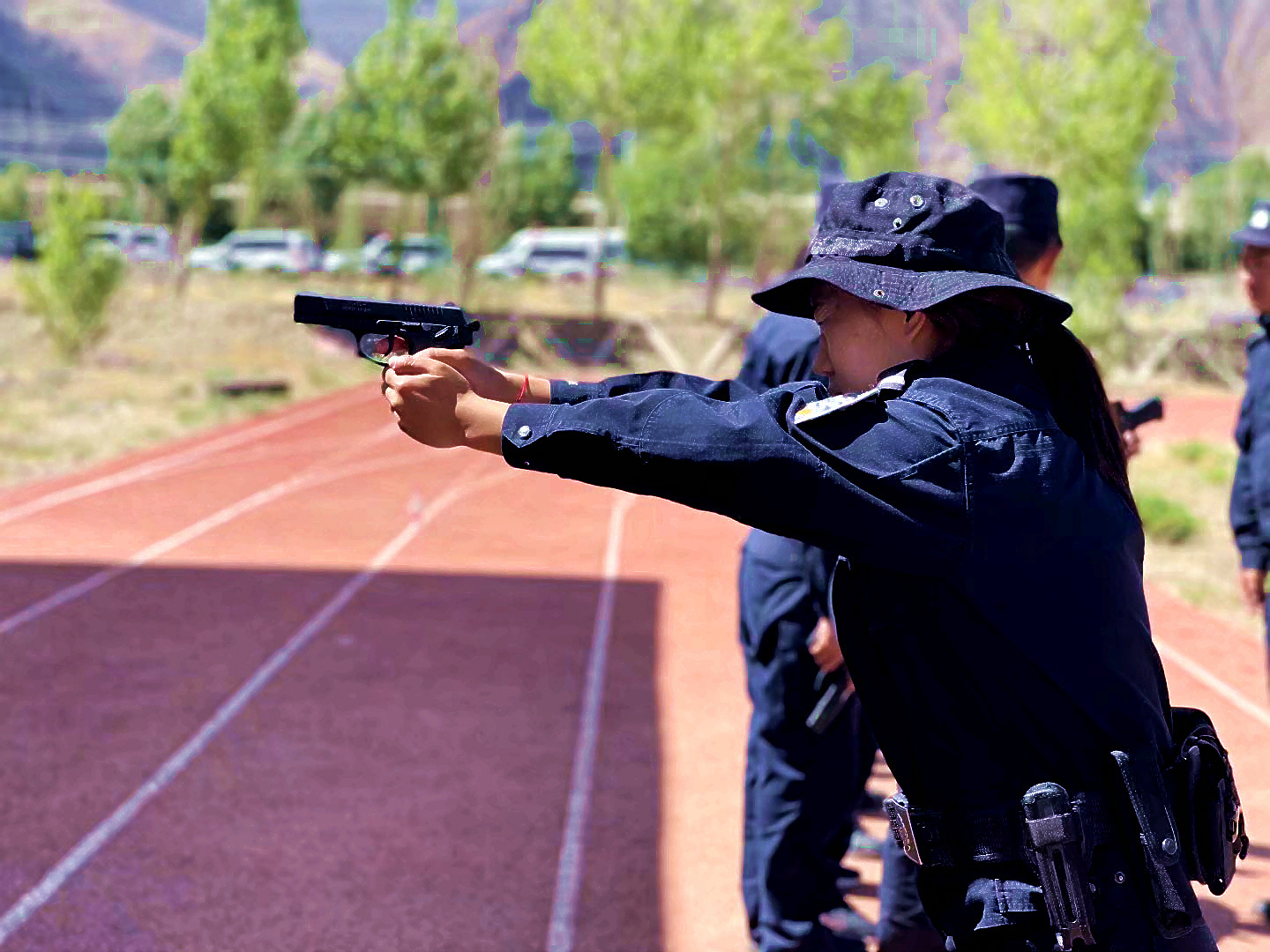 訓練場上的索朗曲珍 (勒布邊境派出所供圖).jpg?x-oss-process=style/w10 訓練場上的索朗曲珍 (勒布邊境派出所供圖).jpg?x-oss-process=style/w10