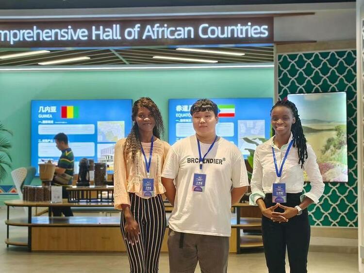 遇見中國(guó)|赤道幾內(nèi)亞的姑娘娜緹:“來中國(guó)學(xué)習(xí)是我一直以來的夢(mèng)想”