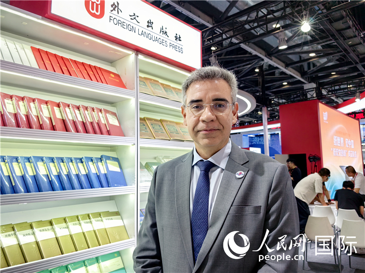 巴西東進(jìn)出版社社長(zhǎng)高文勇接受人民網(wǎng)專(zhuān)訪。人民網(wǎng)記者 符園園攝