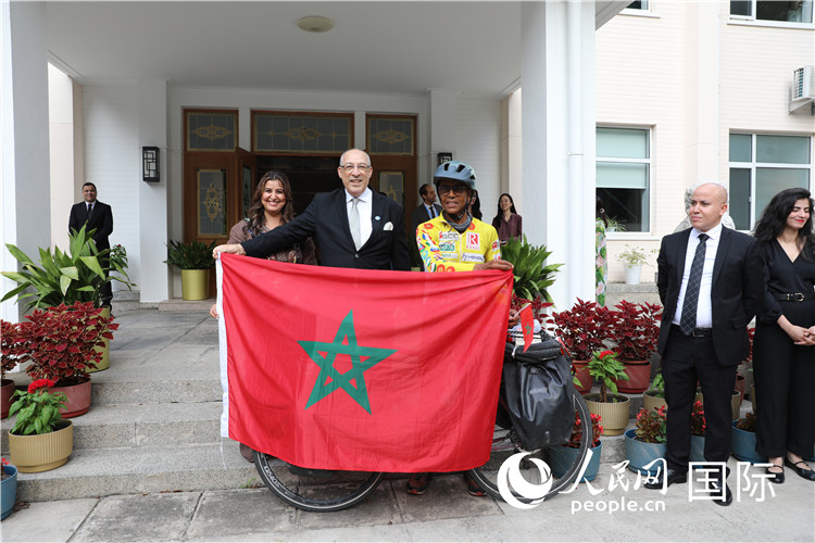 9月6日，摩洛哥駐華大使阿卜杜勒卡迪爾·安薩里在大使官邸舉行儀式，歡迎并招待卡里姆·穆斯塔。人民網(wǎng)記者 王晶攝