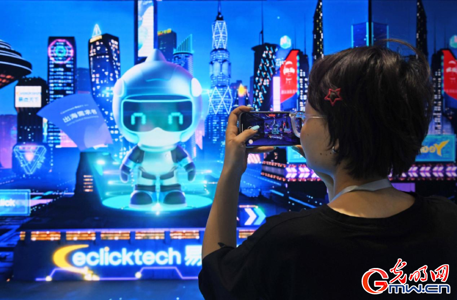 組圖丨AI、網(wǎng)絡(luò)安全、跨境電商……數(shù)字經(jīng)濟(jì)如此 “陜”耀