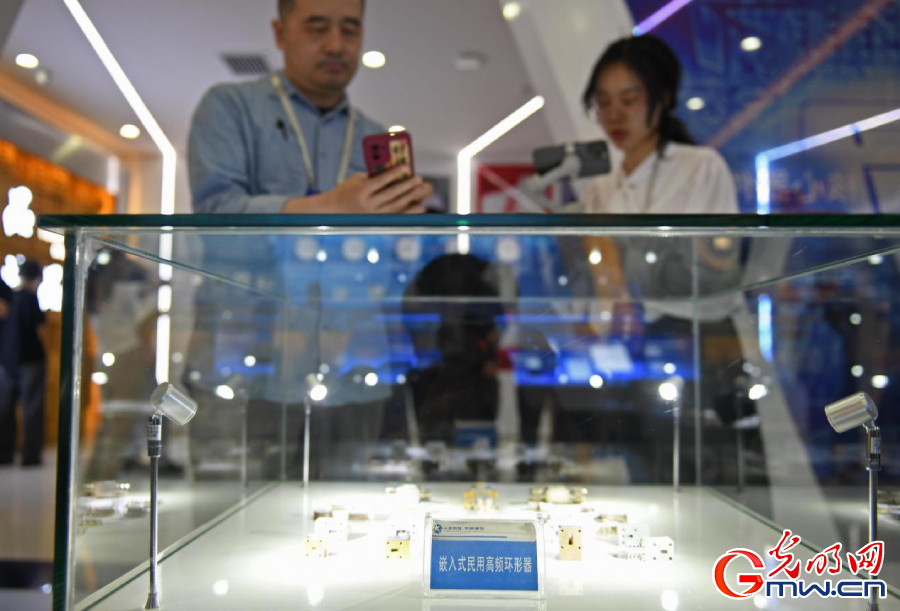 組圖丨AI、網(wǎng)絡(luò)安全、跨境電商……數(shù)字經(jīng)濟(jì)如此 “陜”耀