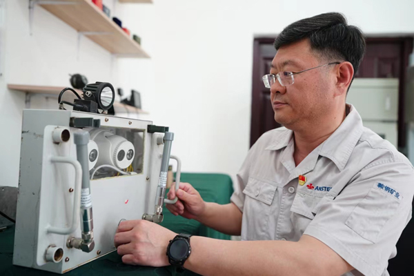 工作中的馬連成。受訪者供圖