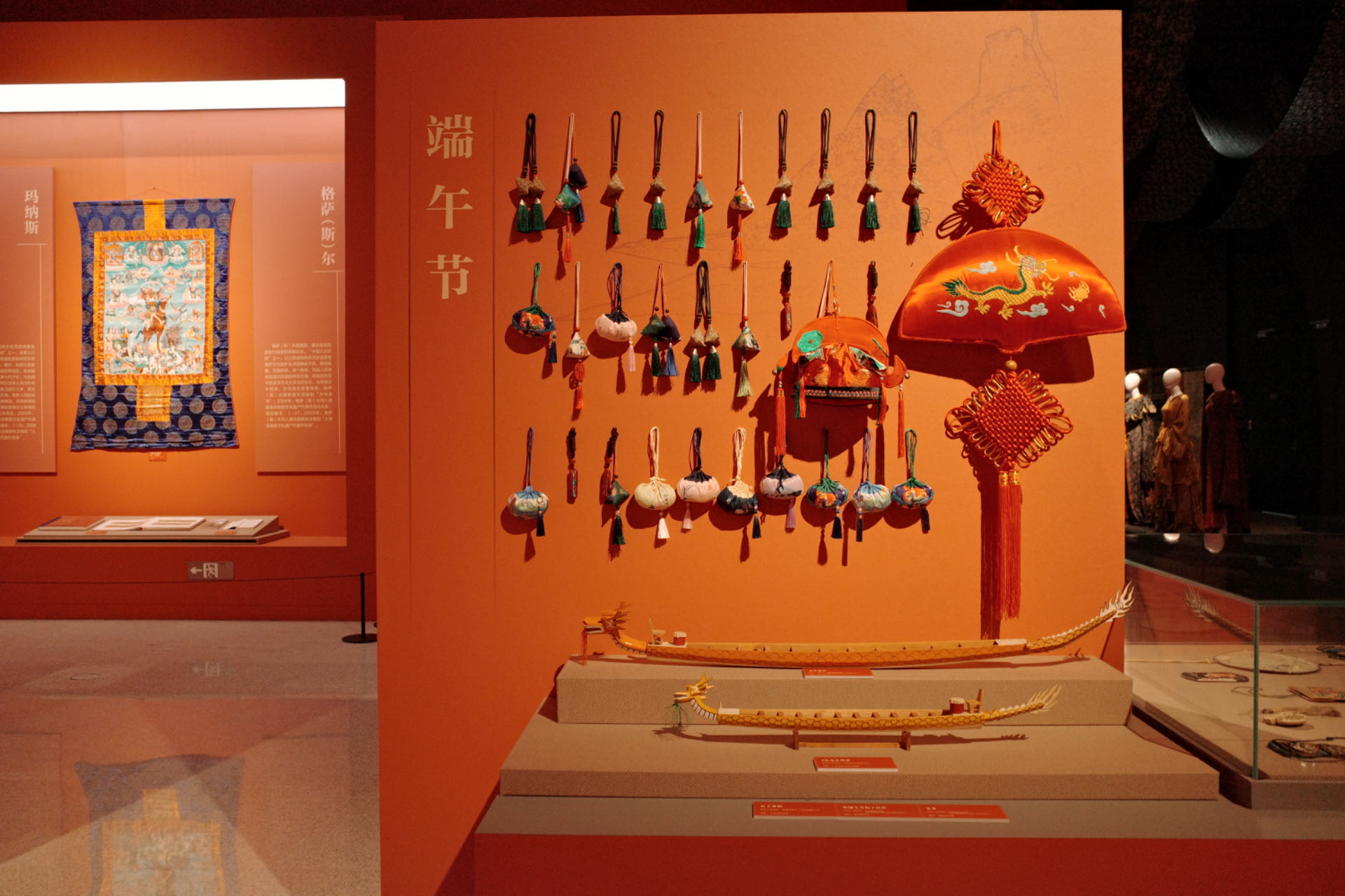 “氣象萬千——中國非遺保護(hù)實踐主題展”展示了端午節(jié)主題的非遺。人民網(wǎng)記者 劉微攝