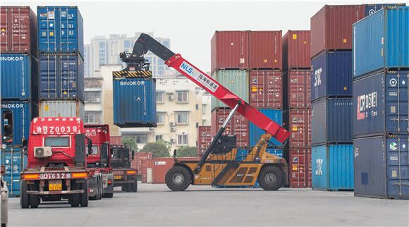 02 西部陸海新通重慶無(wú)水港。華龍網(wǎng) 通訊員郭晉 攝