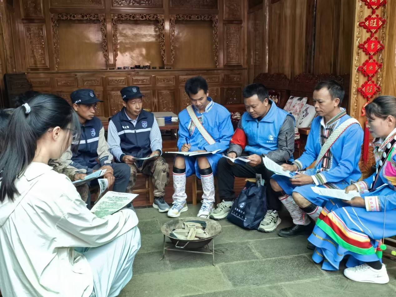 騰沖市猴橋鎮(zhèn)猴橋村國(guó)門新村舉辦火塘?xí)?。人民網(wǎng)記者 孝金波攝