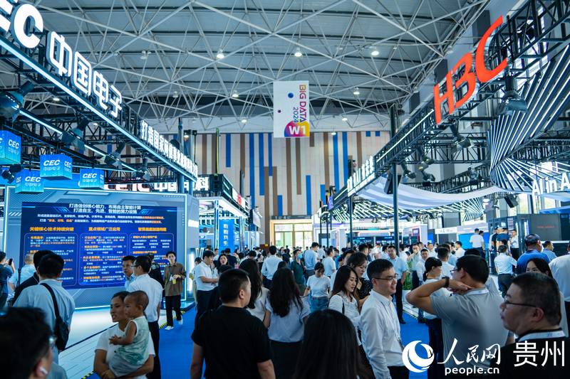 3、2024數(shù)博會共吸引400余家展商參展。人民網(wǎng) 陽茜攝.jpg