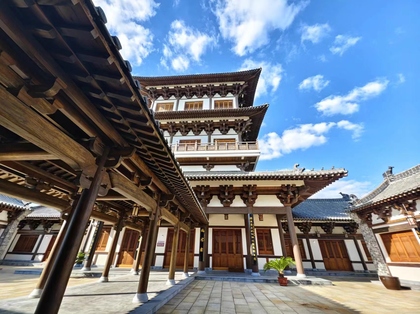 【2024打卡中國】穿越時空的對話:外國網(wǎng)紅探索包公故里文化園(組圖)_fororder_微信圖片_20240923155222