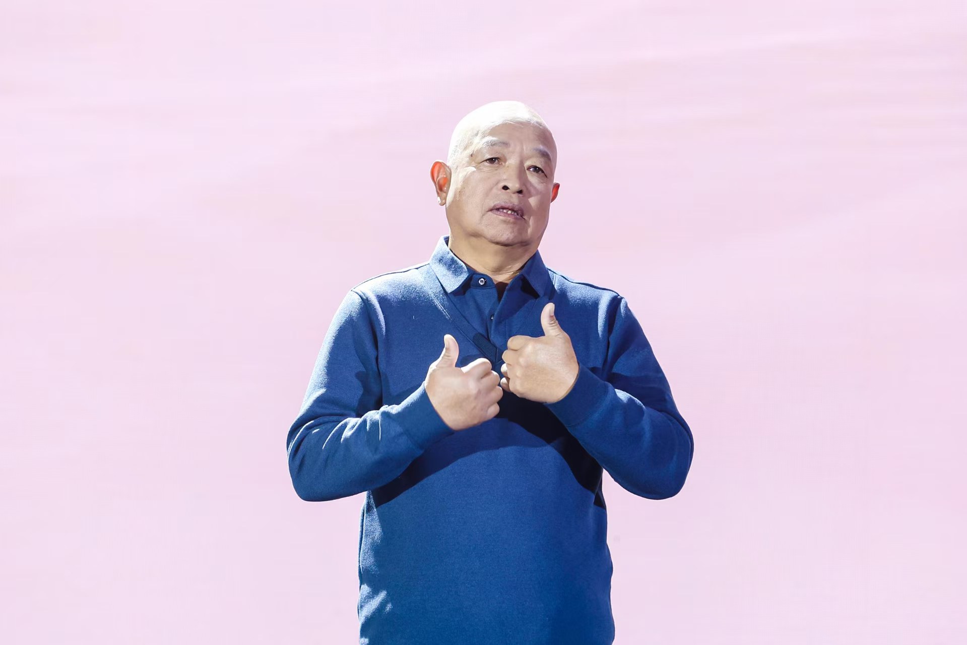 “山東好人”、煙臺市無聲洗車場經理柳興濤。人民視頻供圖。