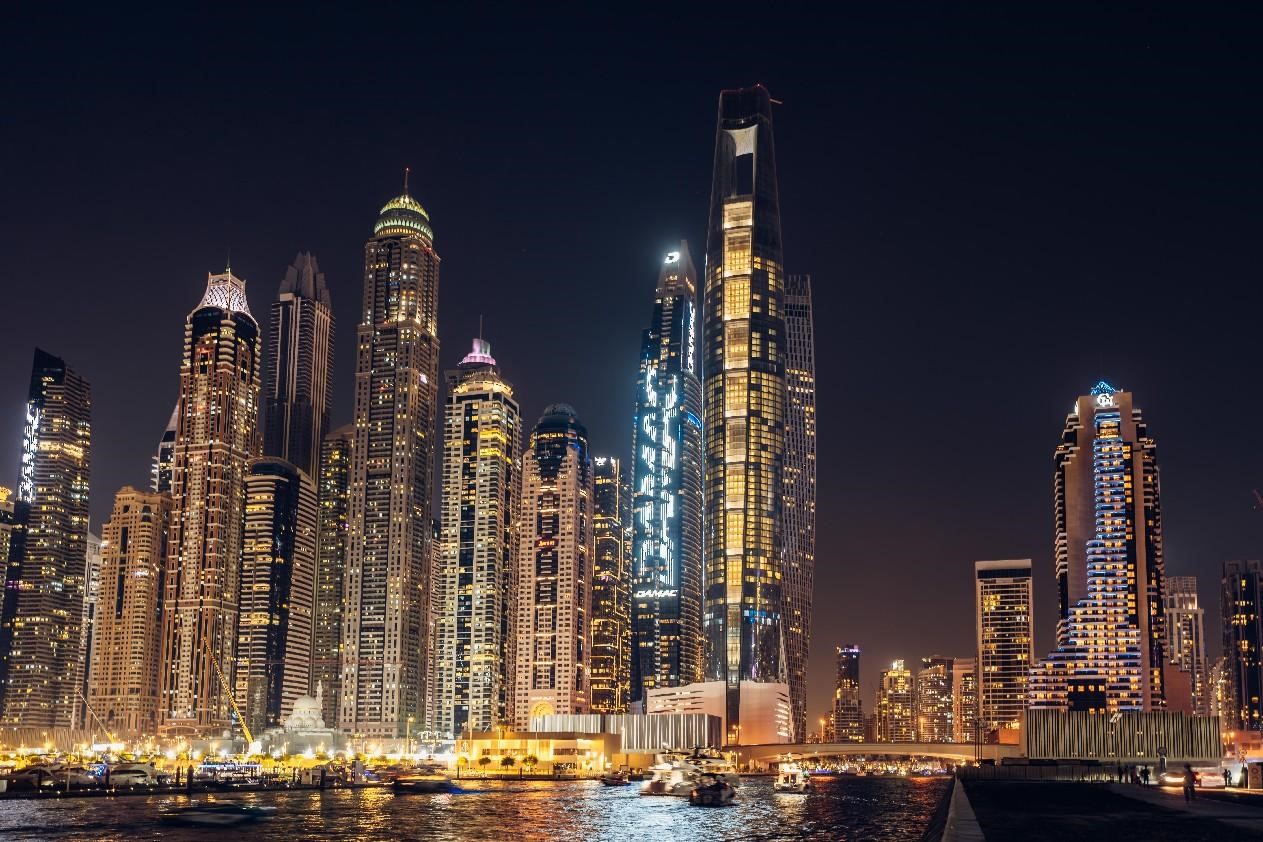 瑪瑞納地區(qū)夜景。中鐵十八局供圖