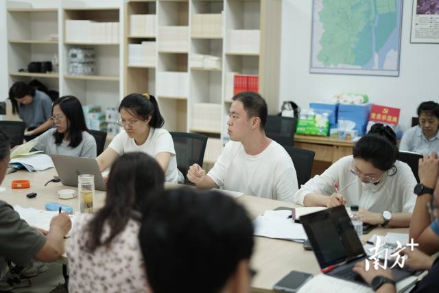 “夜總會”現(xiàn)場。