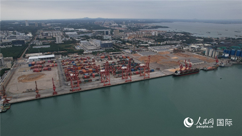 海南省儋州市洋浦國際集裝箱碼頭俯瞰圖。人民網(wǎng)記者孟凡盛攝