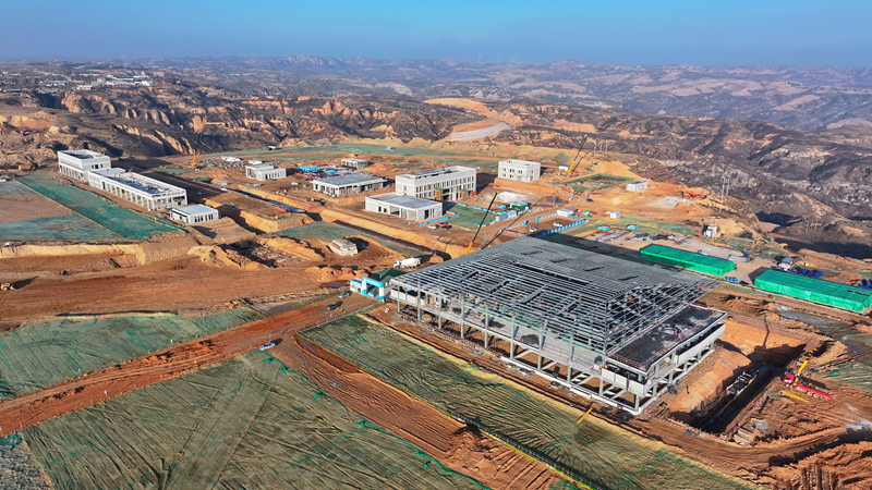 正在建設(shè)的府谷府州機(jī)場。朱鑫攝