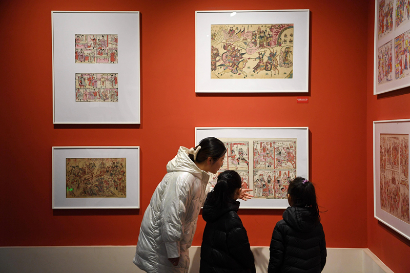 2023年2月3日，游客在河北武強(qiáng)年畫博物館參觀。