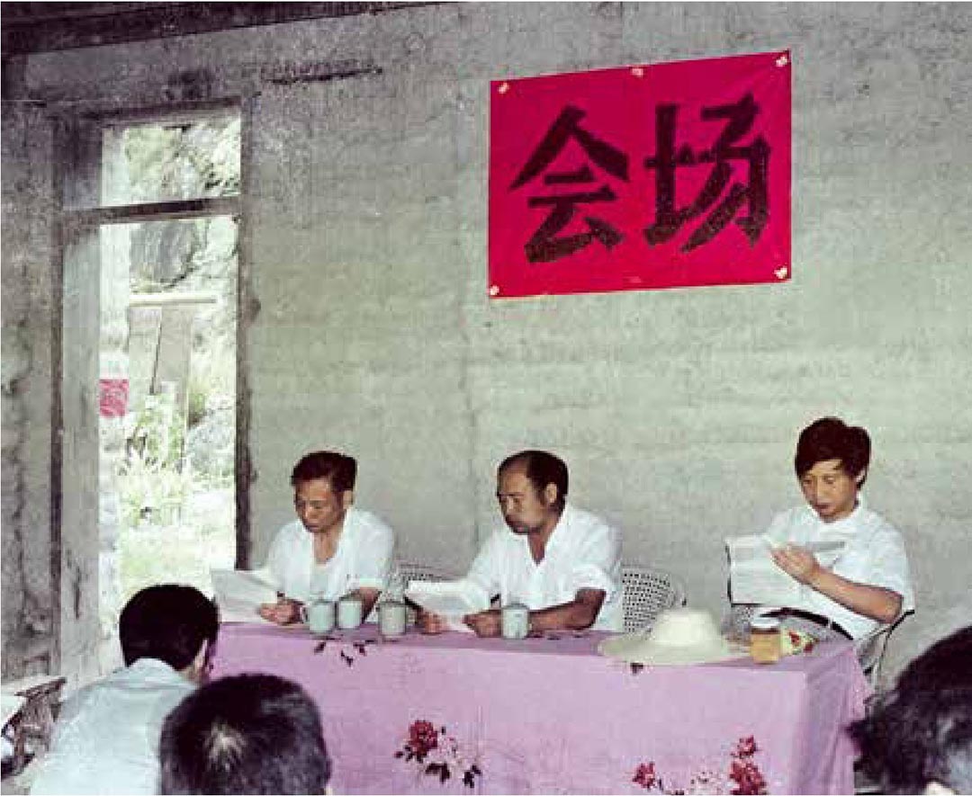 1989年7月，習(xí)近平在壽寧縣下黨鄉(xiāng)召開現(xiàn)場辦公會。
