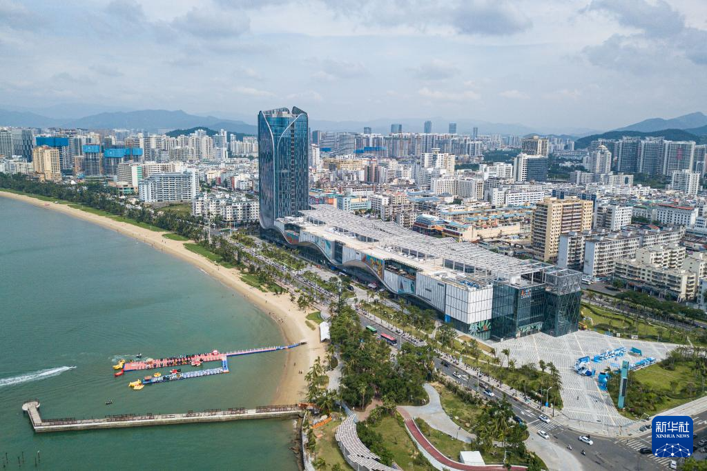 海南自貿(mào)港重點(diǎn)園區(qū)——三亞中央商務(wù)區(qū)（無人機(jī)照片，11月1日攝）。新華社記者 蒲曉旭攝