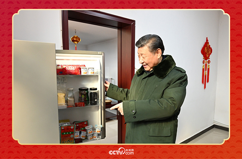 2024年春節(jié)前夕，習(xí)近平總書記在天津第六埠村考察時(shí)，走進(jìn)村民杜洪剛家看望。