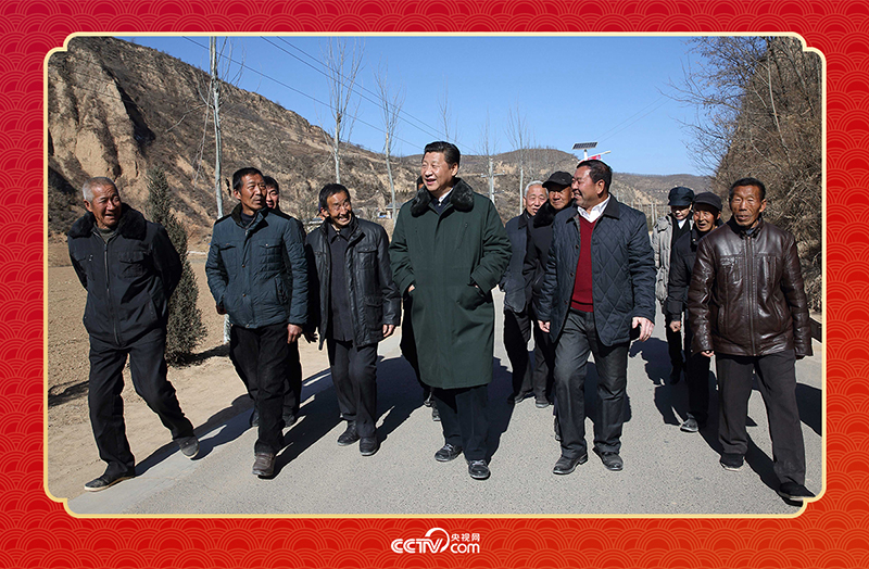 2015年春節(jié)前夕，習(xí)近平總書記回到陜西延安梁家河村看望鄉(xiāng)親。