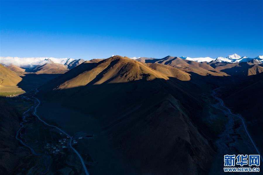 (新華視界)(3)鳥(niǎo)瞰珠峰