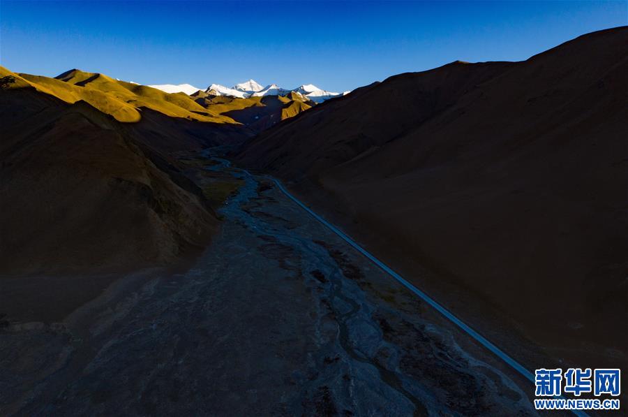 (新華視界)(4)鳥(niǎo)瞰珠峰