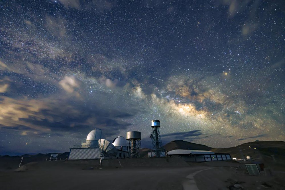 絕美暗夜星空。貢覺(jué)群培攝