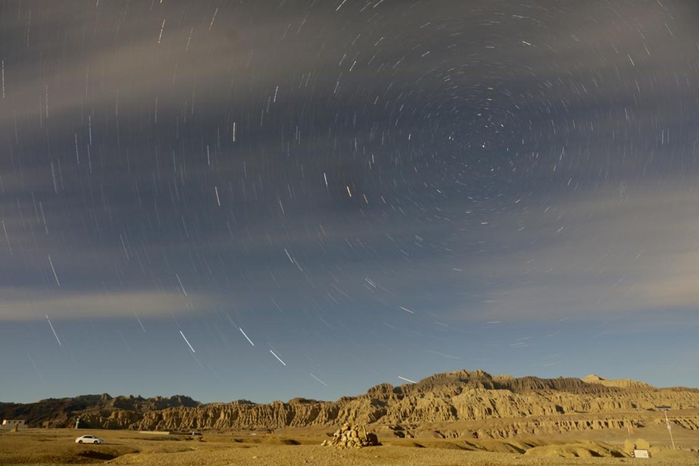 札達(dá)土林上空的星空。旦真次旦攝