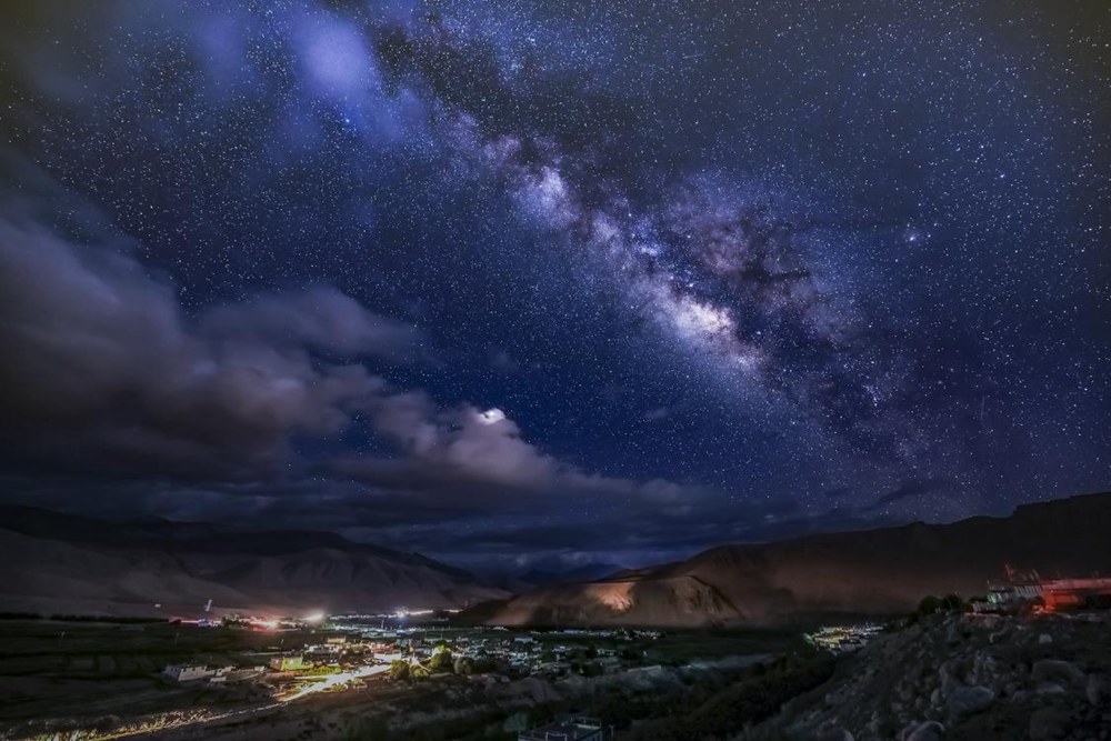 絕美星河。貢覺(jué)群培攝