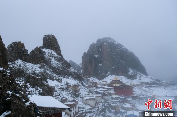雍仲苯教孜珠寺風(fēng)光。　江飛波 攝