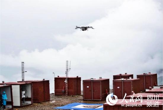 四川甘孜雅江縣引入無人機(jī)運(yùn)輸，拓寬群眾致富增收新渠道。（圖片由雅江縣委宣傳部提供）