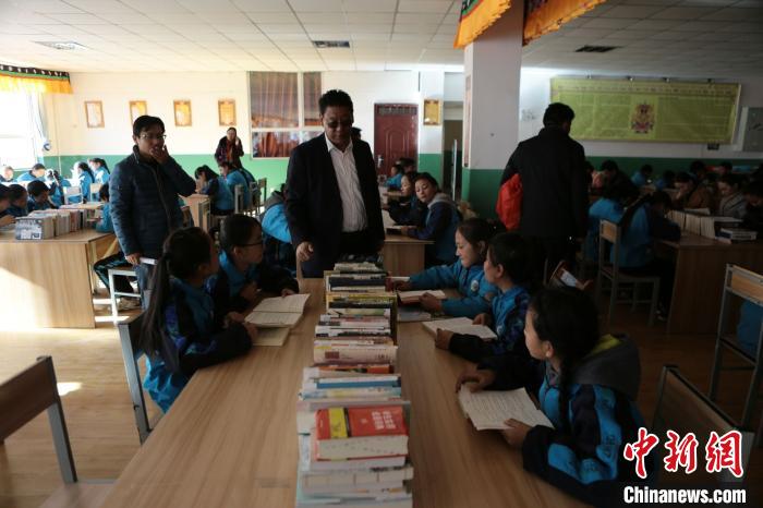 青海玉樹(shù)的“那些花兒”:千里求學(xué)十年收獲“愛(ài)的教育”