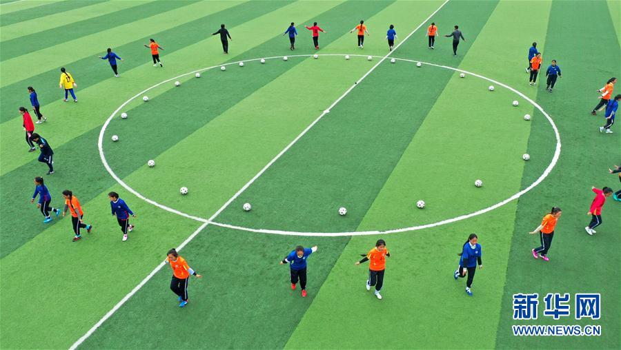 （體育·專題）（19）足球——踢球吧！草原女孩