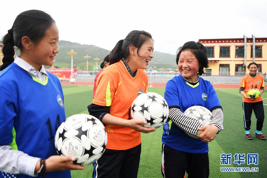 （體育·專題）（12）足球——踢球吧！草原女孩