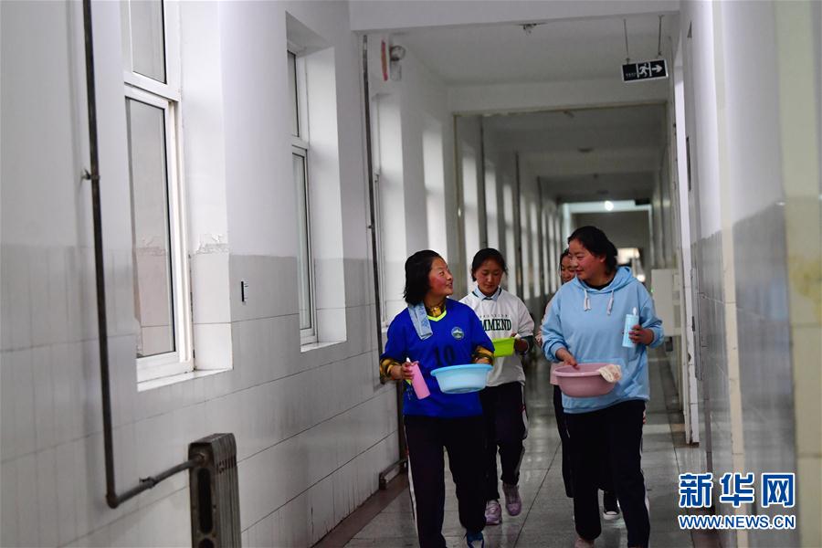 （體育·專題）（23）足球——踢球吧！草原女孩