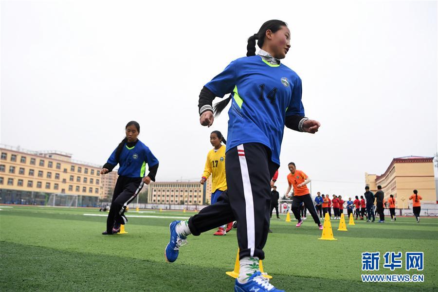（體育·專題）（13）足球——踢球吧！草原女孩