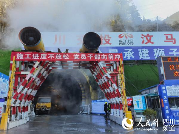 獅子坪隧道口。郭瑩 攝